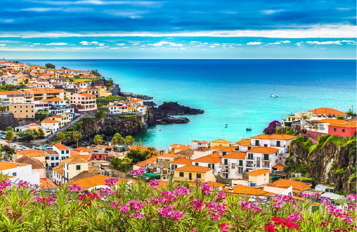 Quần đảo Madeira thuộc Bồ Đ&amp;agrave;o Nha đưa du kh&amp;aacute;ch đến với thi&amp;ecirc;n nhi&amp;ecirc;n đẹp m&amp;ecirc; hồn. Nguồn: CNN