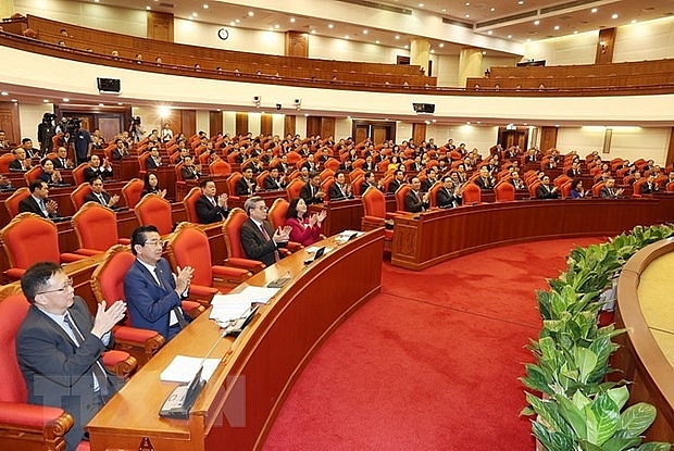 Các đồng chí lãnh đạo Đảng, Nhà nước và các đại biểu dự bế mạc Hội nghị lần thứ tám Ban Chấp hành Trung ương Đảng Cộng sản Việt Nam khóa XIII. (Ảnh: Trí Dũng/TTXVN)  