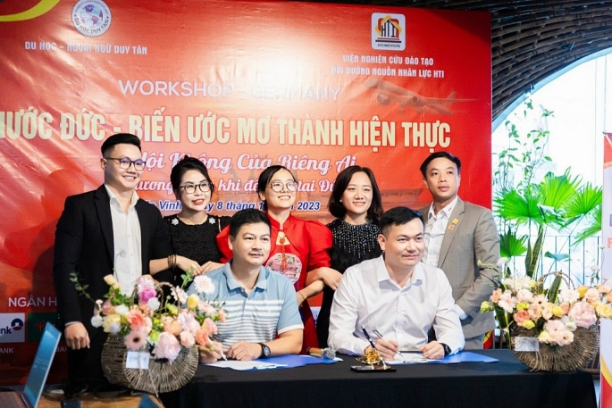Công ty TNHH Đầu tư Giáo dục Việt Nhật ký kết hợp tác với Viện nghiên cứu đạo tạo bồi dưỡng nguồn nhân lực HTI