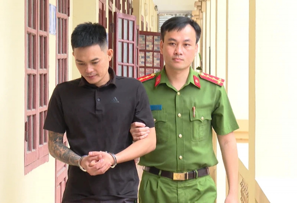 Đối tượng Lê Văn Bình được di lý về Thanh Hóa để xử lý theo quy định của pháp luật (ảnh CATH)
