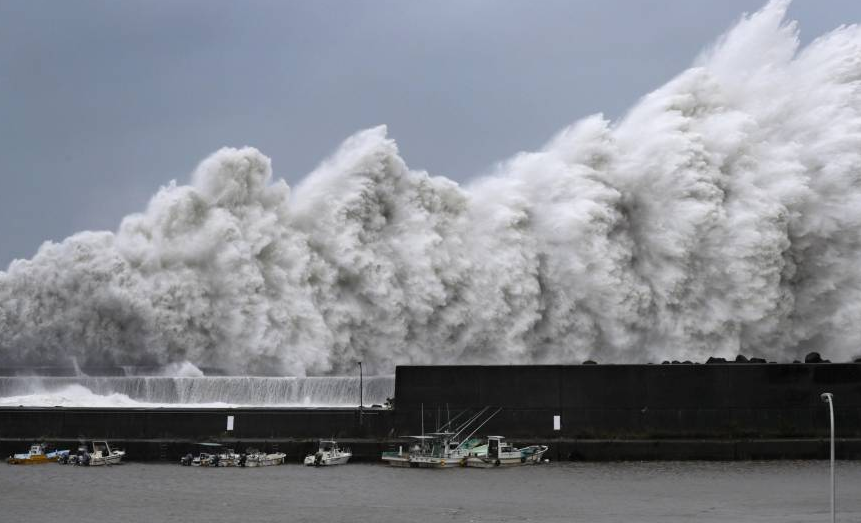 Nhật Bản phát đi cảnh báo sóng thần sau động đất