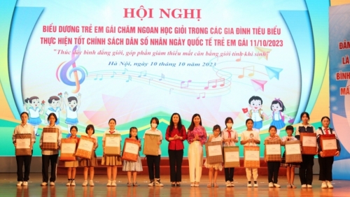 Quận Bắc Từ Liêm biểu dương 100 trẻ em gái chăm ngoan, học giỏi