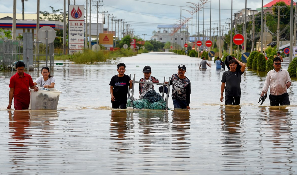 Ảnh hưởng của mưa lũ khiến 11 tỉnh tại Campuchia chịu thiệt hại nặng nề