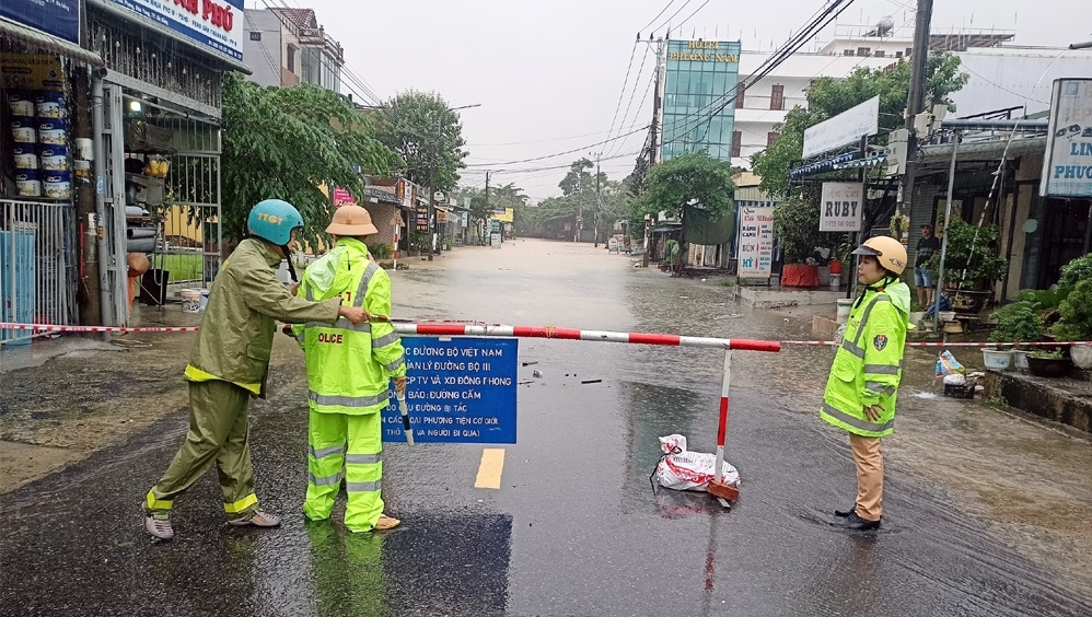 Thông tin mới nhất về tình hình thiệt hại do mưa lũ ở miền Trung