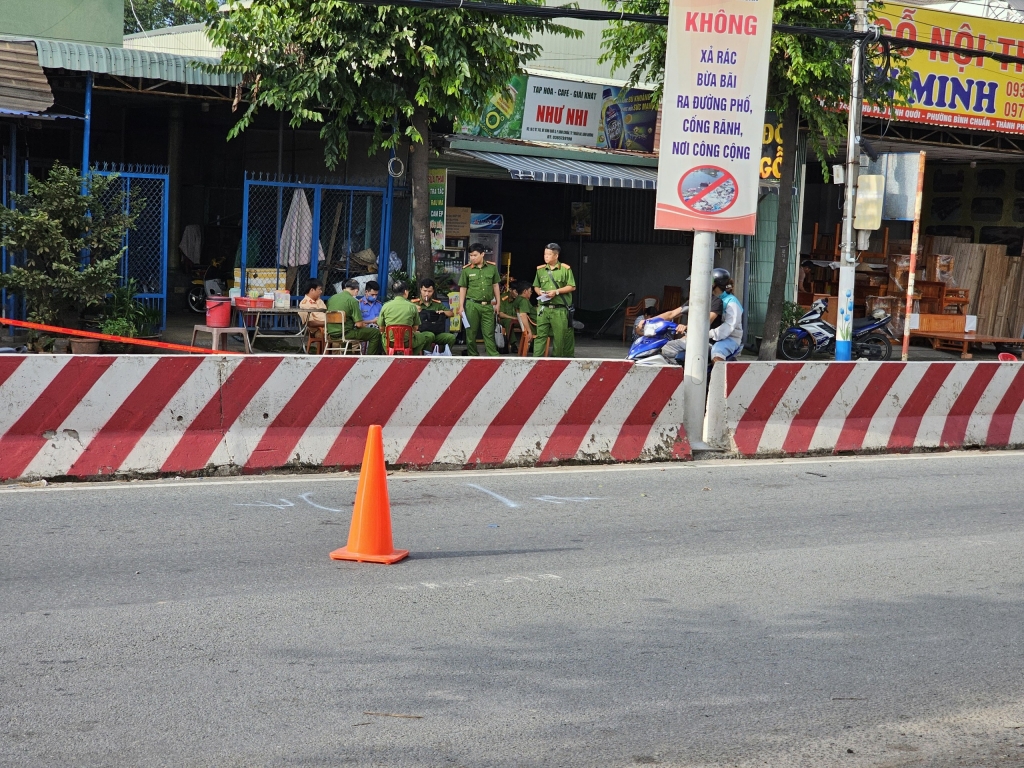 3 thanh niên tử vong thương tâm khi xe máy tông vào dải phân cách