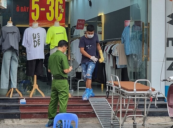 Truy bắt kẻ đâm sát hại bạn gái tại cửa hàng thời trang ở Bắc Ninh