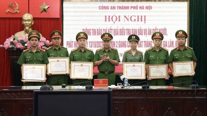 Chủ tịch UBND Thành phố Hà Nội khen thưởng các tập thể, cá nhân có thành tích xuất sắc trong điều tra vụ án đặc biệt nghiêm trọng
