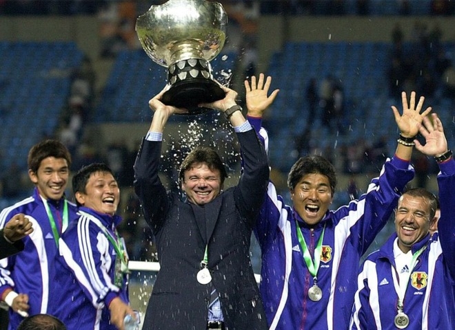HLV Philippe Troussier cùng tuyển Nhật Bản vô địch Asian Cup 2000