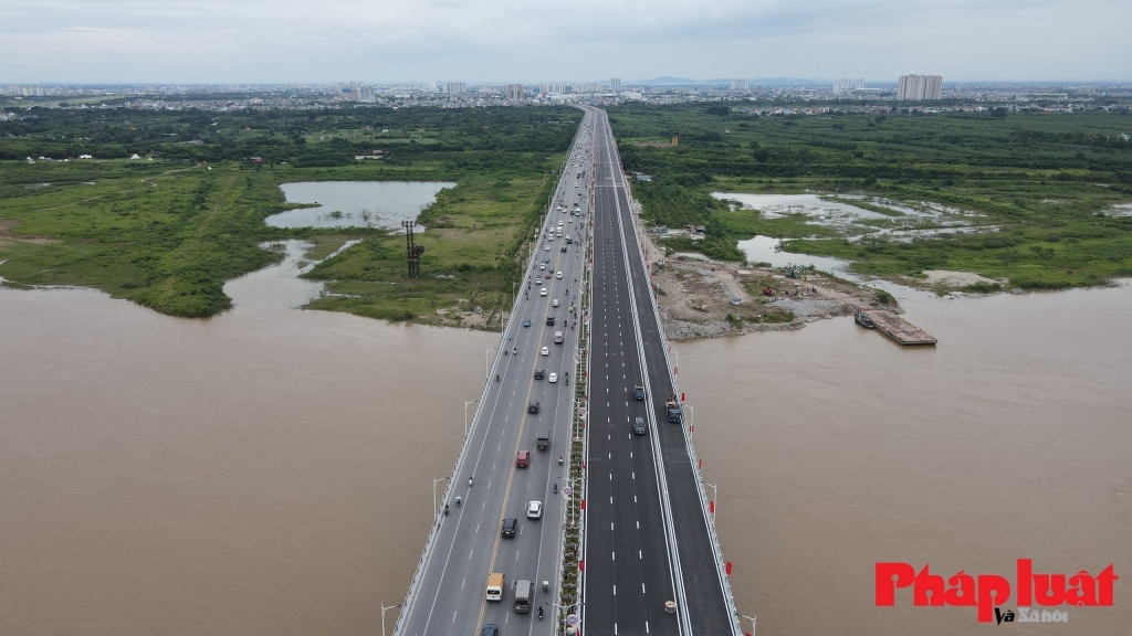 Hà Nội thực hiện phân luồng giao thông mới nhất trên cầu Vĩnh Tuy