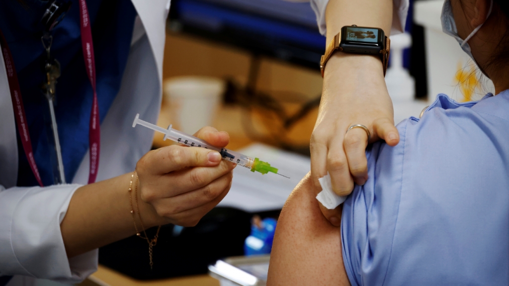 Hàn Quốc triển khai tiêm vaccine ngừa biến thể phụ XBB.1.5
