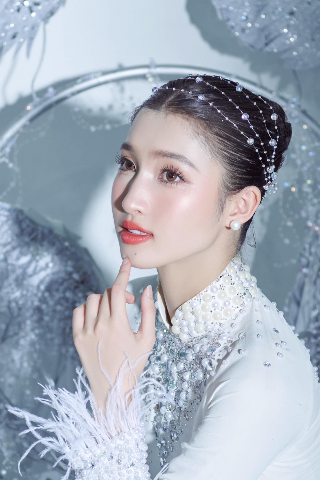 Cận cảnh trang phục dân tộc của Phương Nhi tại cuộc thi Hoa hậu Quốc tế