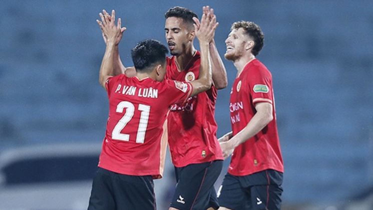 Công an Hà Nội hòa may mắn nhờ VAR ở trận mở màn V-League