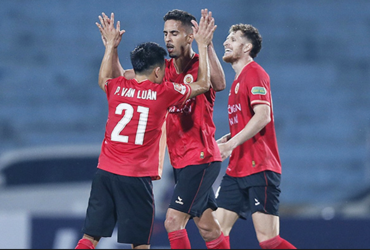 Công an Hà Nội hòa may mắn nhờ VAR ở trận mở màn V-League