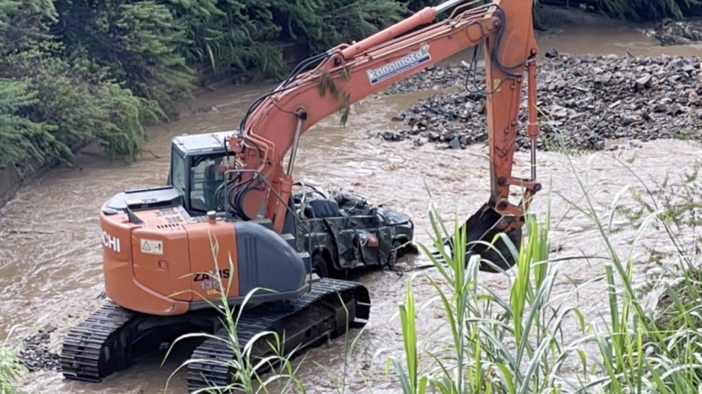 Lũ cuốn trôi xe jeep chở 4 du khách khiến 3 người chết và mất tích ở Lâm Đồng