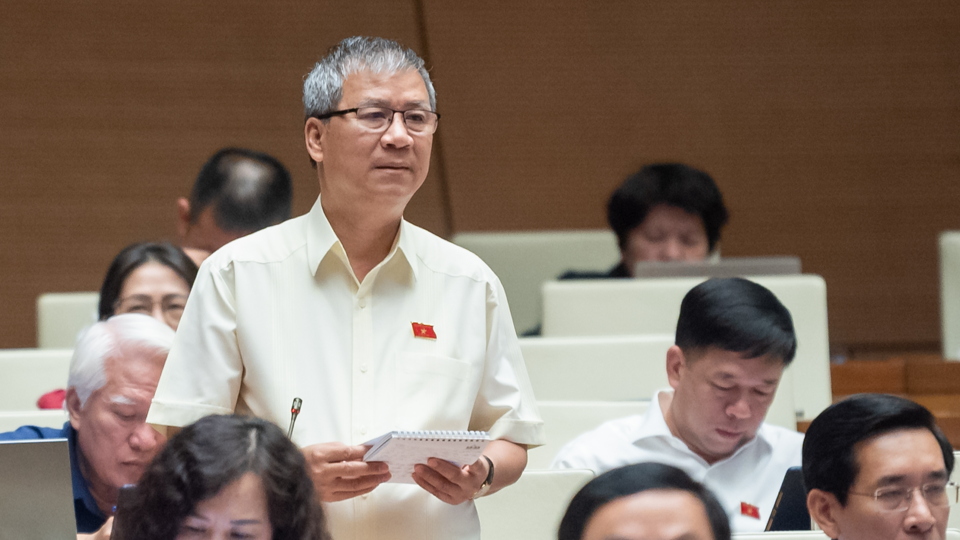 ĐB Quốc hội Nguyễn Anh Trí, Đoàn TP Hà Nội phát biểu thảo luận (Ảnh: Quochoi.vn)