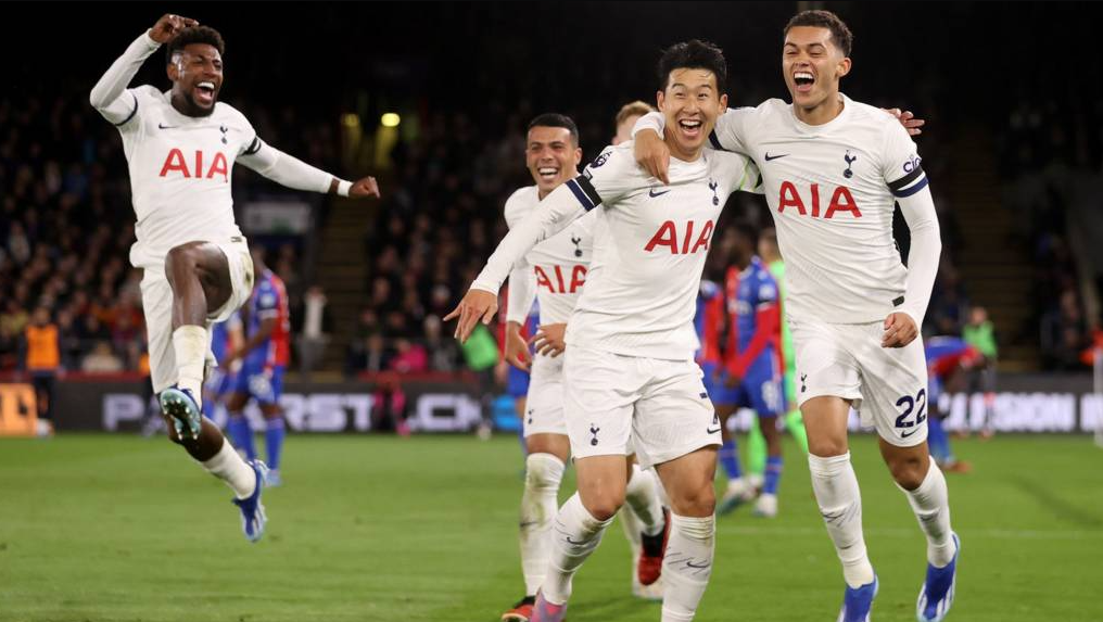 Tottenham tiếp tục thăng hoa để giữ vững ngôi đầu Premier League