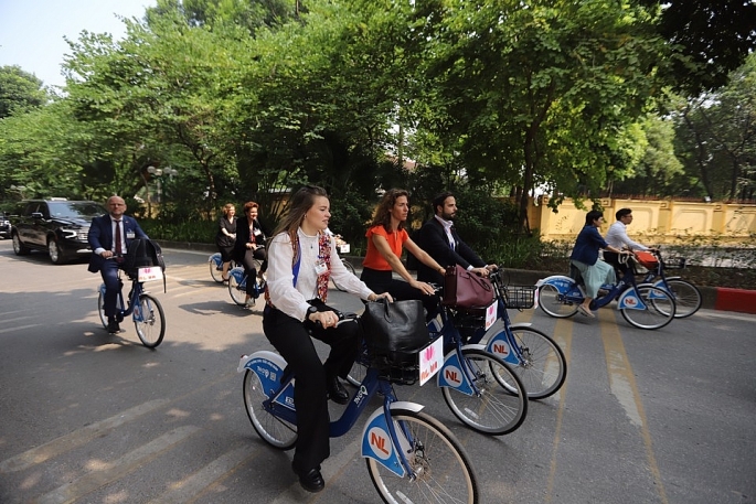 Lộ trình đạp xe của hai Thủ tướng bắt đầu từ đường Phan Đình Phùng, tới Nguyễn Tri Phương, Điện Biên Phủ với điểm cuối tại số 1 Tôn Thất Đàm. Ảnh: Khánh Huy