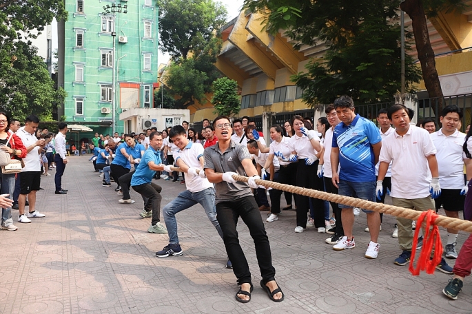 Môn kéo co thu hút đông đảo VĐV tham dự cũng như các cổ động viên cổ vũ.