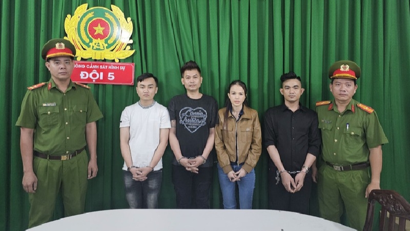 Triệt phá đường dây 60 tiếp viên karaoke "đi khách" giá 12 triệu/đêm Triệt phá đường dây 60 tiếp viên karaoke "đi khách" giá 12 triệu/đêm