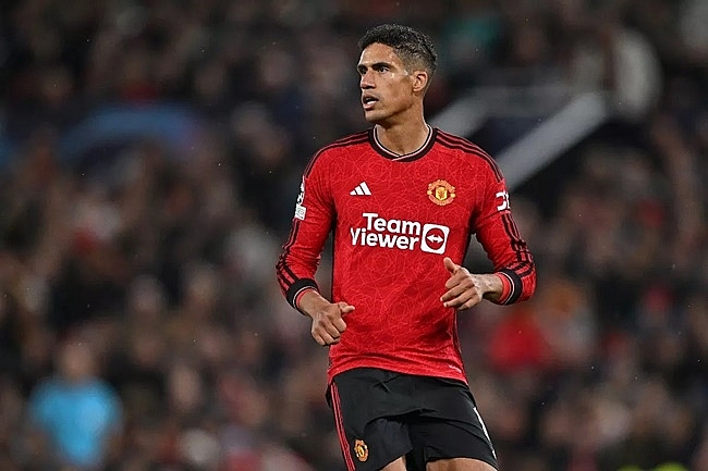 MU cân nhắc chia tay Varane