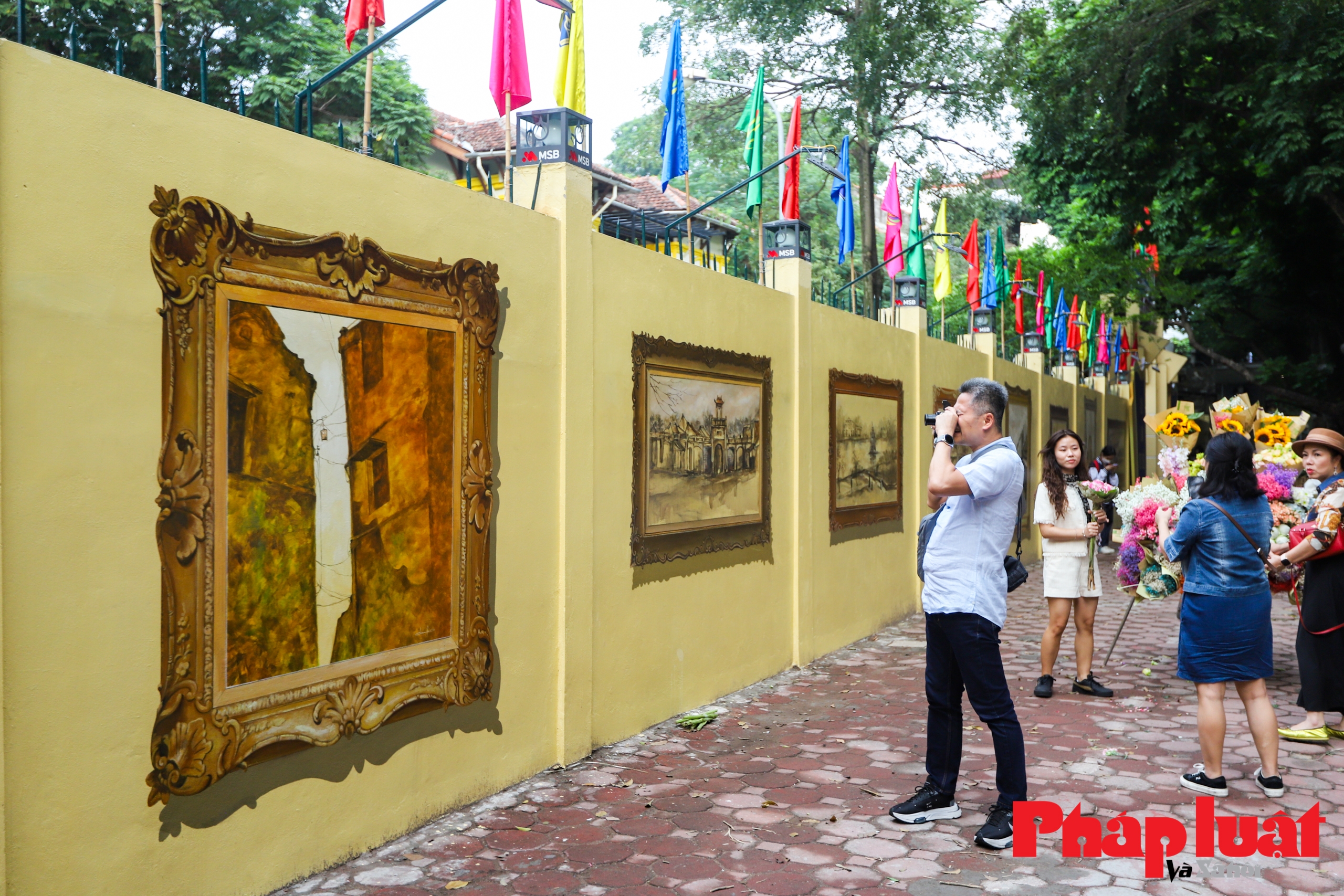 Cận cảnh phố bích họa 3D trường Phan Đình Phùng