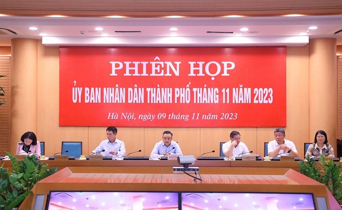 Chủ tịch UBND TP Hà Nội Trần Sỹ Thanh chủ trì phiên họp.