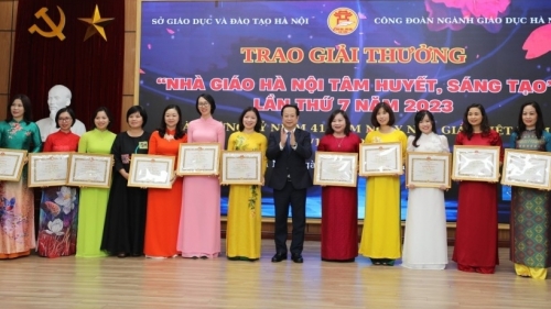 Trao giải thưởng “Nhà giáo Hà Nội tâm huyết, sáng tạo” và “Thầy cô trong mắt em”