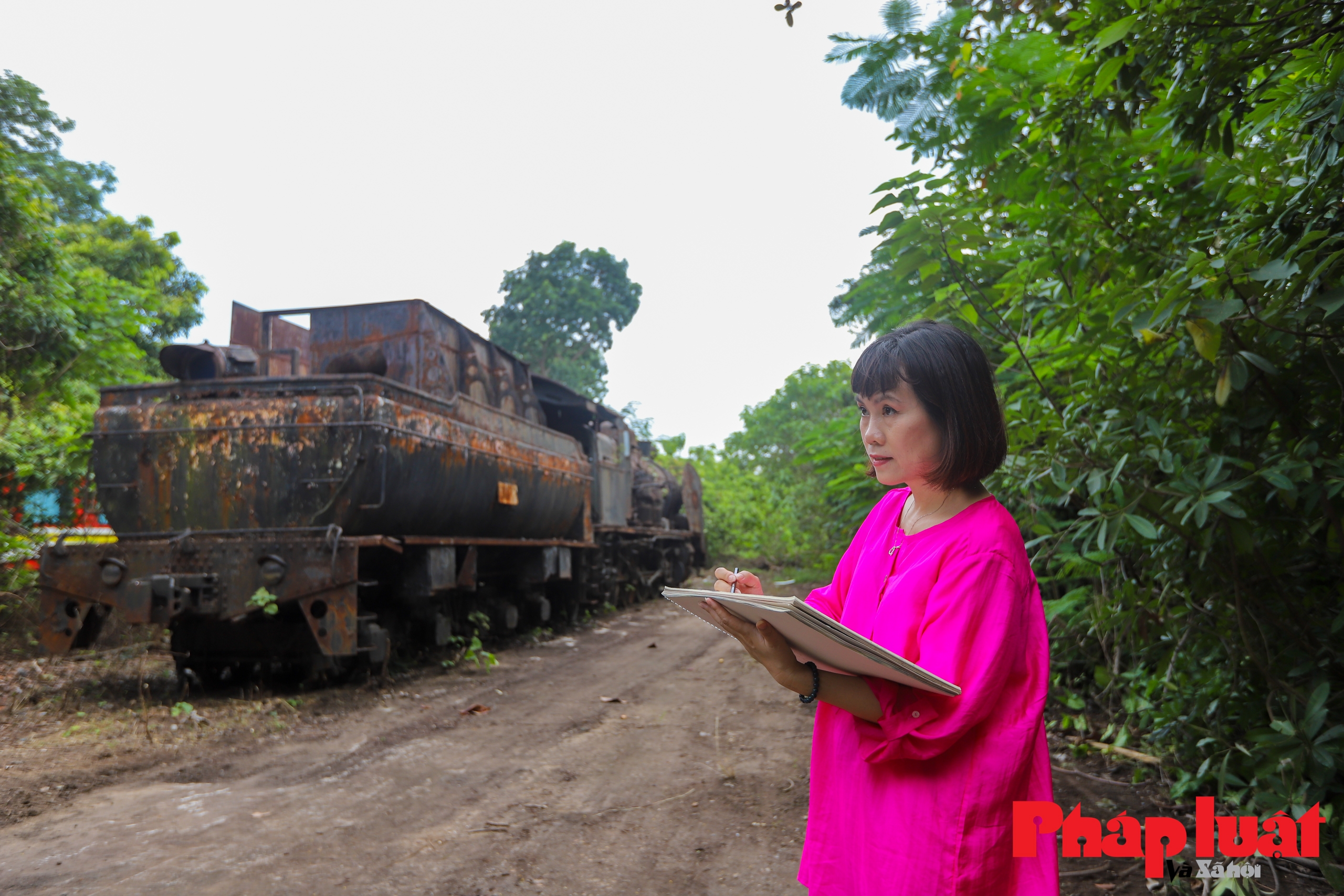 Ký họa nhà máy xe lửa Gia Lâm: Lưu giữ ký ức vàng son đường sắt Việt Nam