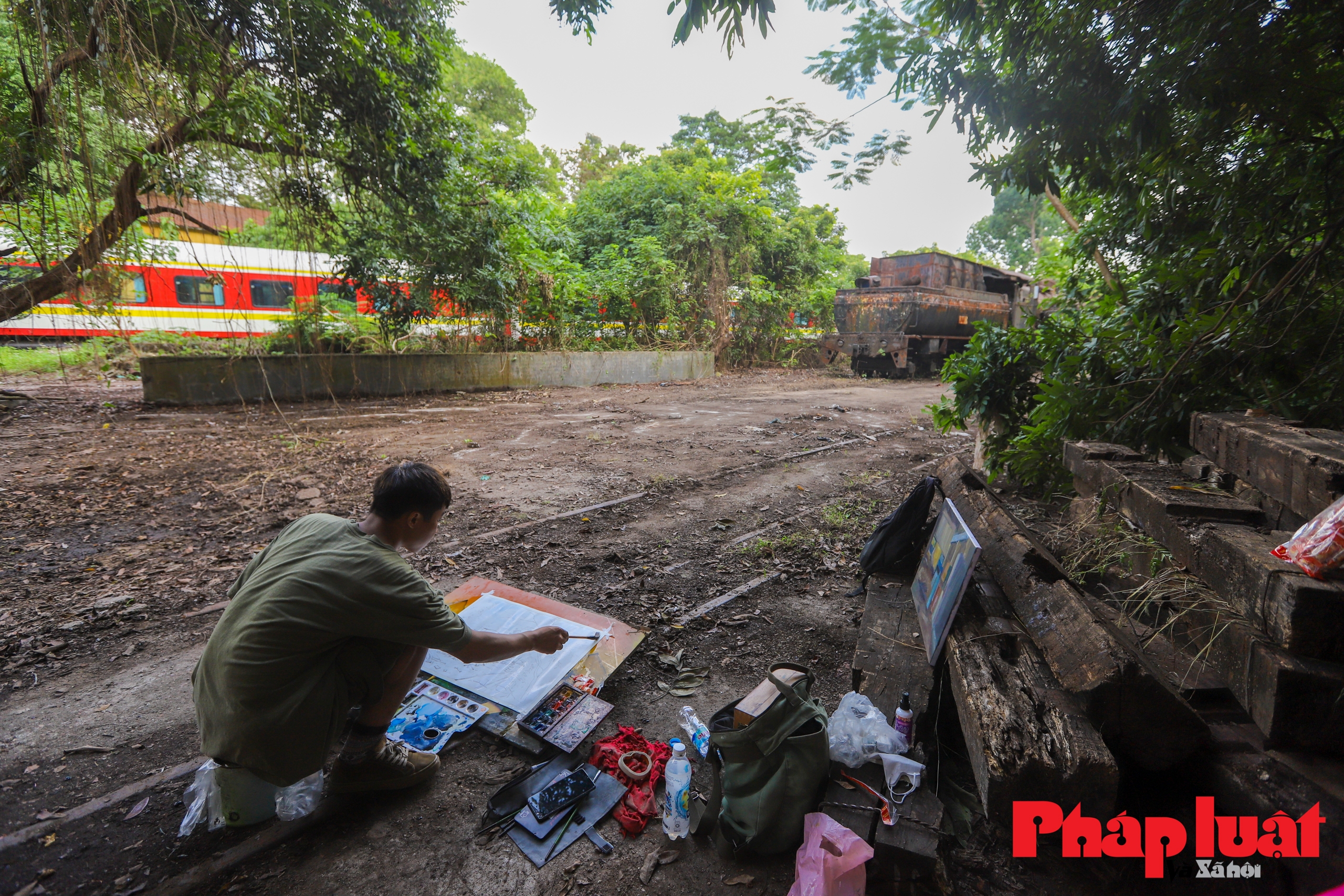 Ký họa nhà máy xe lửa Gia Lâm: Lưu giữ ký ức vàng son đường sắt Việt Nam