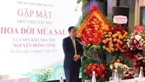 “Hoa đời mùa sau” - tập thơ vừa hiện thực, vừa lãng mạn của thi sĩ Nguyễn Hồng Vinh