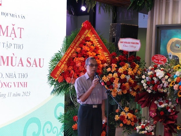 Đồng chí Nguyễn Thị Thu Thủy, Tỉnh ủy viên, Bí thư Huyện ủy Trực Ninh, tỉnh Nam Định bày tỏ cảm xúc về thi ca của Hồng Vinh Đồng chí Nguyễn Thị Thu Thủy, Tỉnh ủy viên, Bí thư Huyện ủy Trực Ninh, tỉnh Nam Định bày tỏ cảm xúc về thi ca của Hồng Vinh