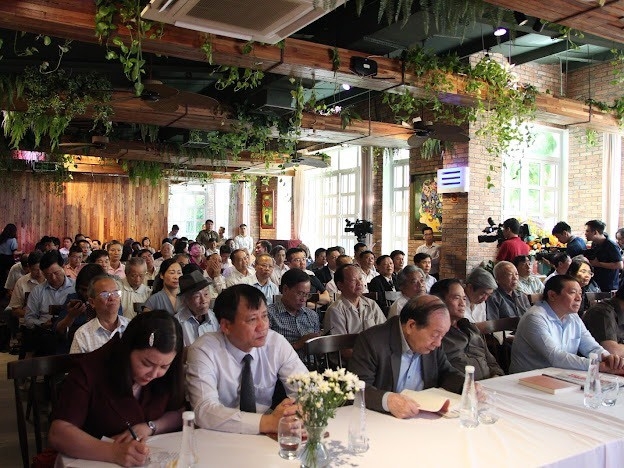 Giới thiệu tập thơ “Hoa đời mùa sau” của thi sĩ Nguyễn Hồng Vinh “Hoa đời mùa sau” - tập thơ vừa hiện thực, vừa lãng mạn của thi sĩ Nguyễn Hồng Vinh