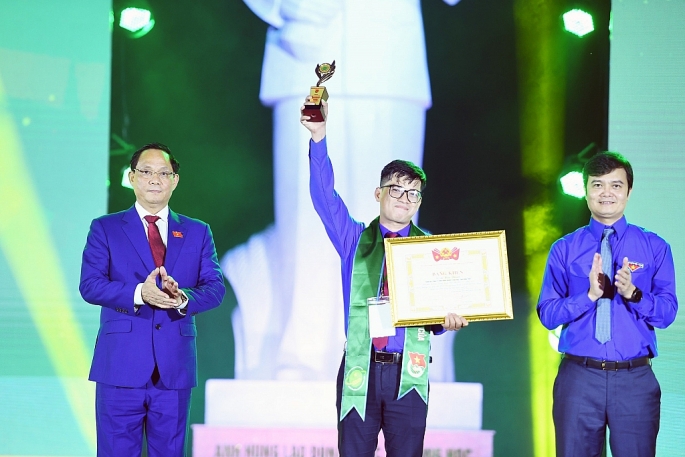 Tuyên dương 42 gương thanh niên nhận giải thưởng Lương Định Của