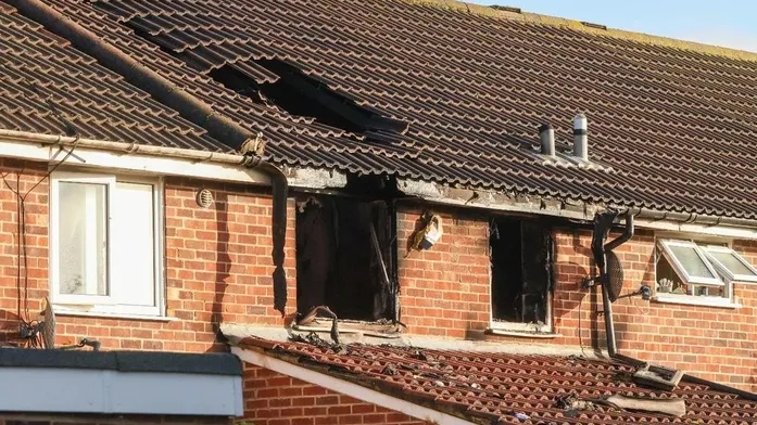 Cháy nhà lúc nửa đêm, 5 người trong một gia đình tử vong