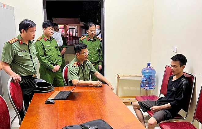 Giám đốc Công an tỉnh Hà Tĩnh lấy lời khai đối tượng Bảo.