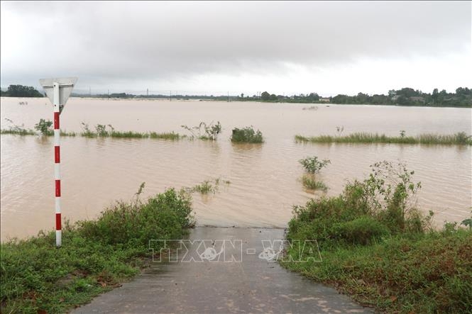 Đường giao thông nội đồng xã Thanh An, huyện Cam Lộ (Quảng Trị) bị ngập lụt. 