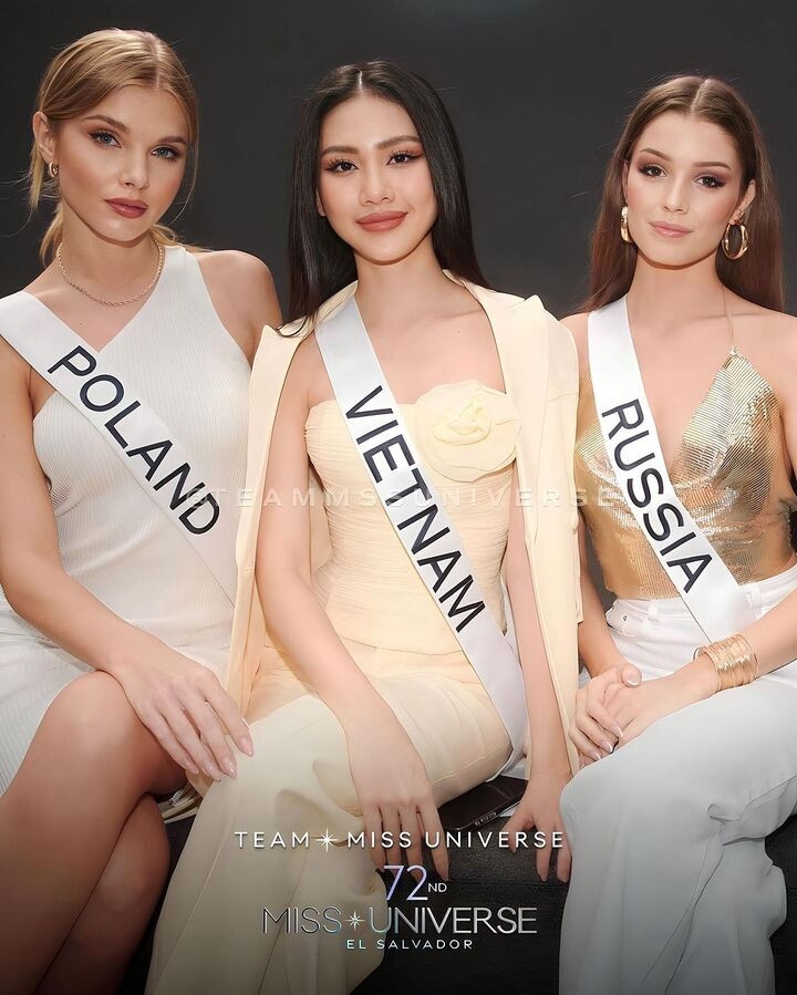 Trang phục dân tộc “Cô sen” của Bùi Quỳnh Hoa tại Miss Universe có gì đặc biệt?