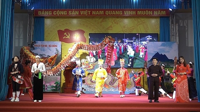 Phần thi màn chào hỏi của đội thi Thành Phố Hà Nội tại buổi tổng duyệt