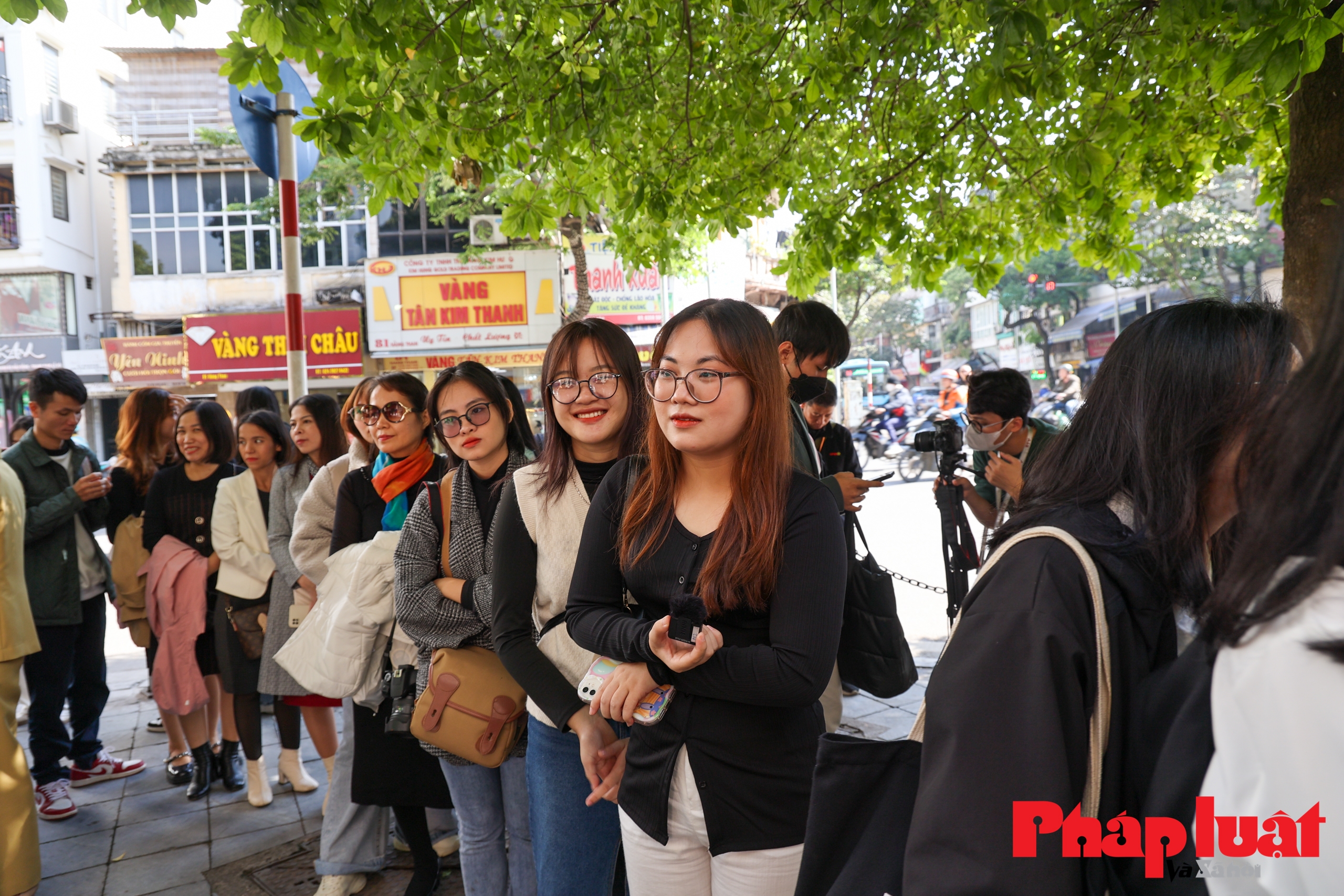 Hà Nội: Người dân xếp hàng vào tham quan Tháp nước Hàng Đậu