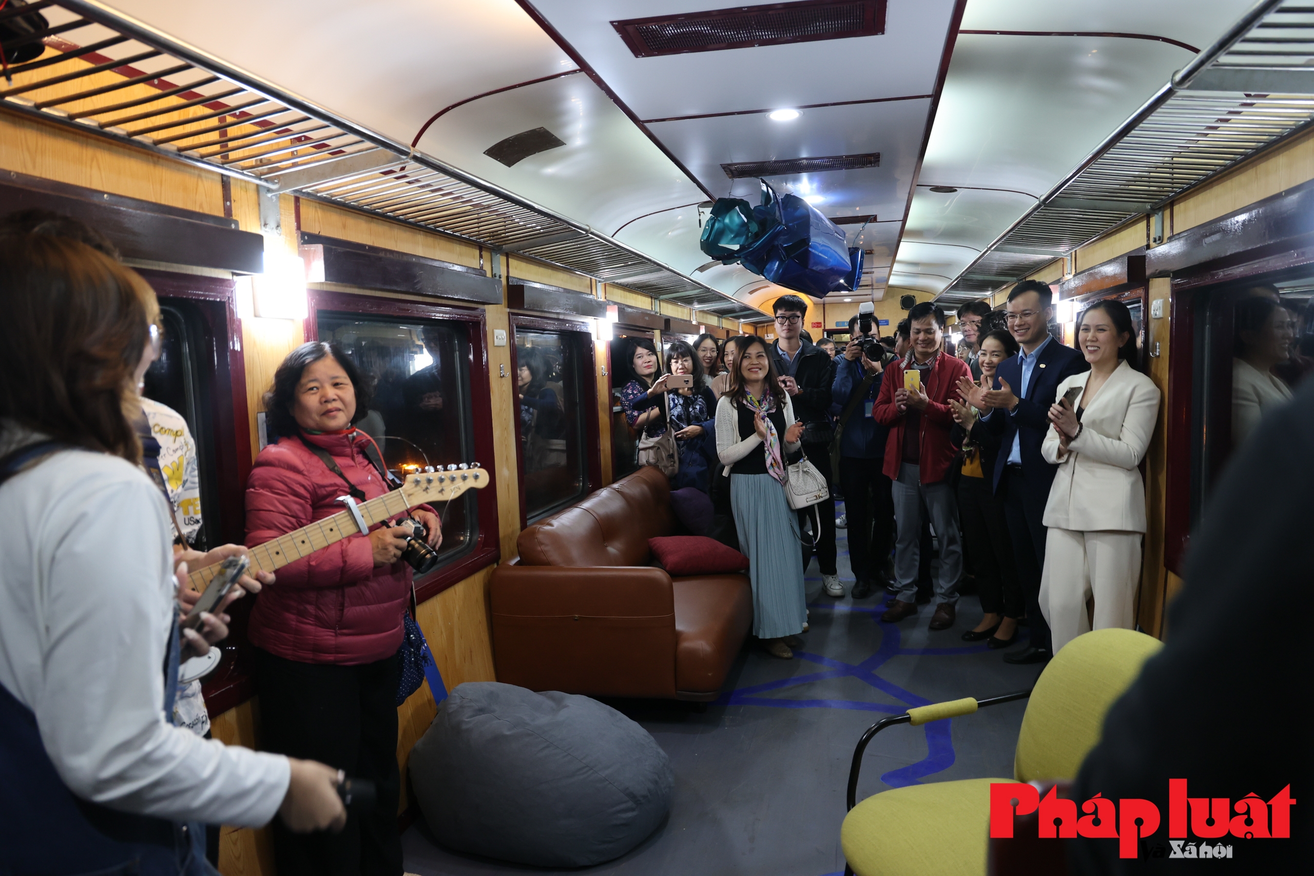 Khai mạc Lễ hội Thiết kế sáng tạo Hà Nội 2023, chuyến tàu di sản chính thức lăn bánh