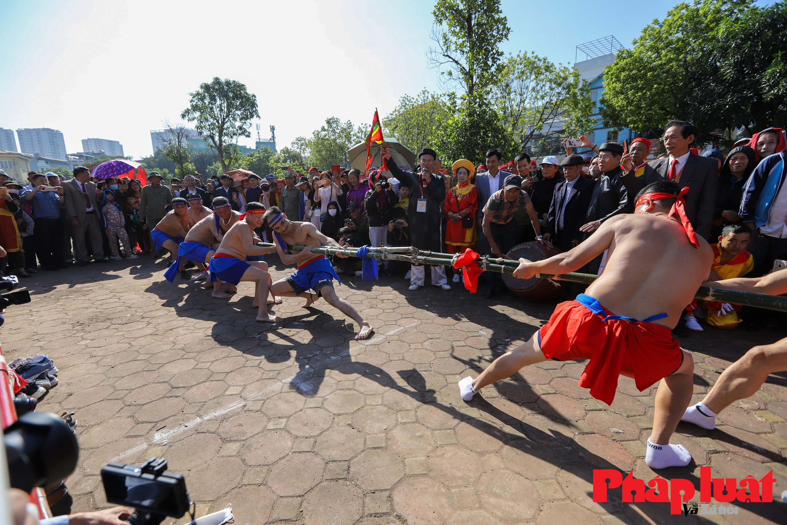 Lần đầu tiên tổ chức liên hoan trình diễn nghi lễ và trò chơi kéo co tại Việt Nam