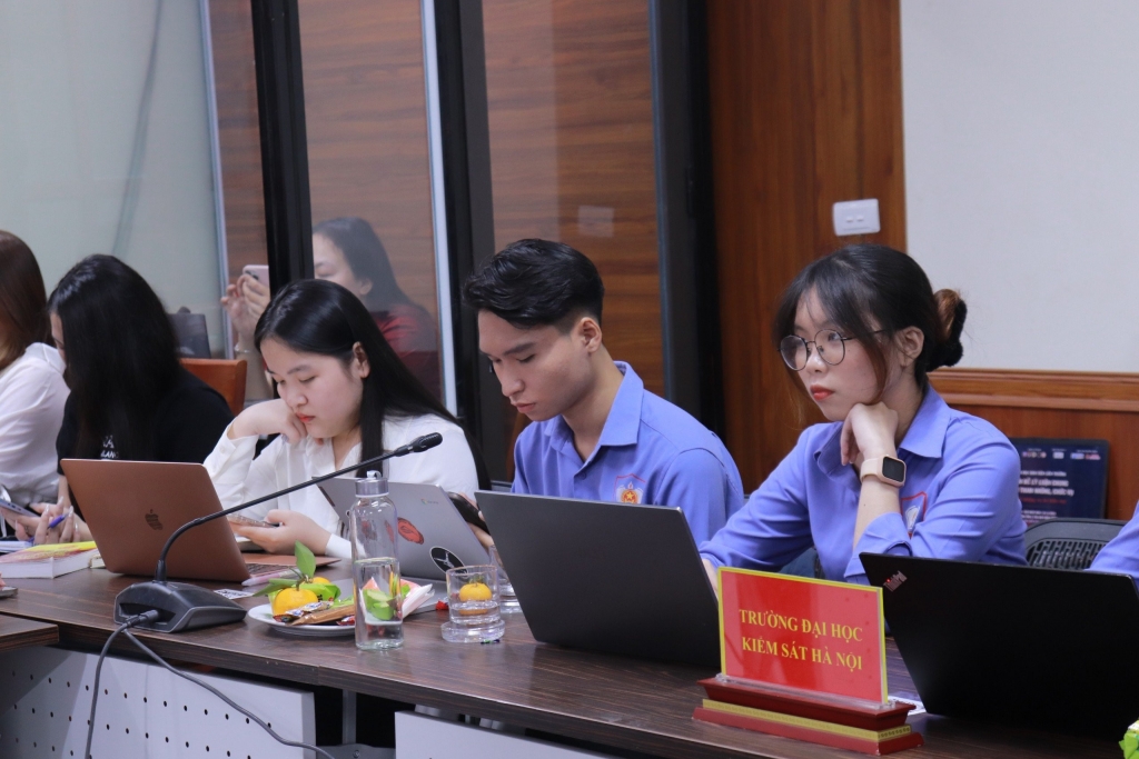 Sinh viên khối nội chính tại Hà Nội với lý luận về tội phạm tham nhũng, chức vụ