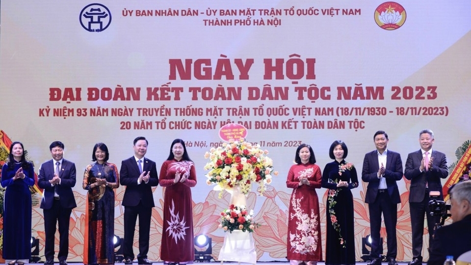 Lãnh đạo Trung ương, TP Hà Nội cùng người dân tham gia “Vũ điệu kết đoàn”