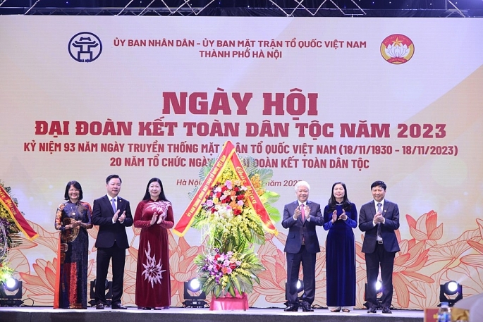 Lãnh đạo Trung ương, TP Hà Nội cùng người dân tham gia “Vũ điệu kết đoàn”