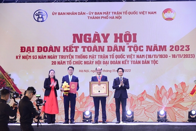 Lãnh đạo Trung ương, TP Hà Nội cùng người dân tham gia “Vũ điệu kết đoàn”