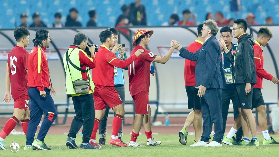 HLV Philippe Troussier nói gì sau trận thua đầy tiếc nuối của đội tuyển Việt Nam?