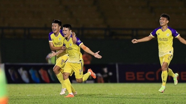 Tuấn Hải lập siêu phẩm, Hà Nội FC giành chiến thắng đầu tiên tại V-League