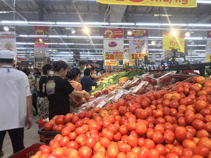 Khách hàng đang mua sắm tại siệu thị Big C Thăng Long, Hà Nội. 	Ảnh: Nguyễn Đăng.