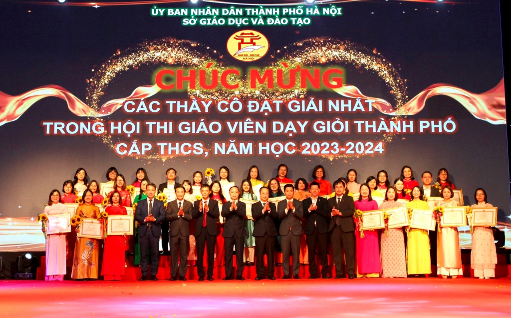 Hà Nội: 179 giáo viên dạy giỏi thành phố cấp THCS được khen thưởng