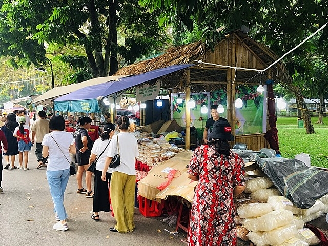 hời gian qua, Sở Công Thương Hà Nội đã phối hợp chặt chẽ với các sở, ban ngành, UBND các quận, huyện trong hoạt động liên kết vùng và hỗ trợ quảng bá, kết nối cung-cầu hàng hóa giữa Hà Nội và các tỉnh, thành phố